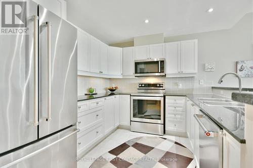 509 - 6 Toronto Street, Barrie (City Centre), ON - Indoor Photo Showing Kitchen With Upgraded Kitchen