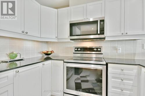 509 - 6 Toronto Street, Barrie, ON - Indoor Photo Showing Kitchen With Upgraded Kitchen