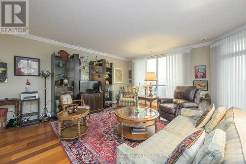 906 - 250 Pall Mall Street, London, ON - Indoor Photo Showing Living Room