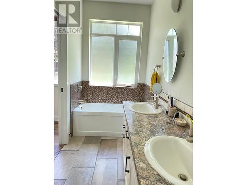 5330 Annaham Crescent, 108 Mile Ranch, BC - Indoor Photo Showing Laundry Room