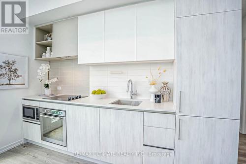 2902 - 7890 Jane Street, Vaughan, ON - Indoor Photo Showing Kitchen