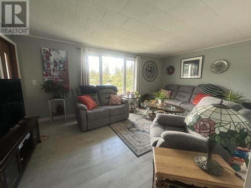 3594 Gunn Road, Lac La Hache, BC - Indoor Photo Showing Living Room