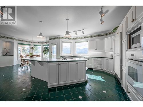 16850 Commonage Road, Lake Country, BC - Indoor Photo Showing Kitchen With Upgraded Kitchen