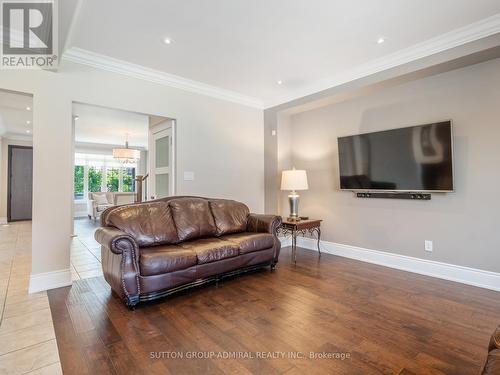 77 Arrowood Crescent, Vaughan, ON - Indoor Photo Showing Living Room