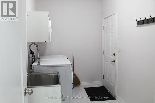 31 Chalone Crescent, Vaughan, ON - Indoor Photo Showing Laundry Room