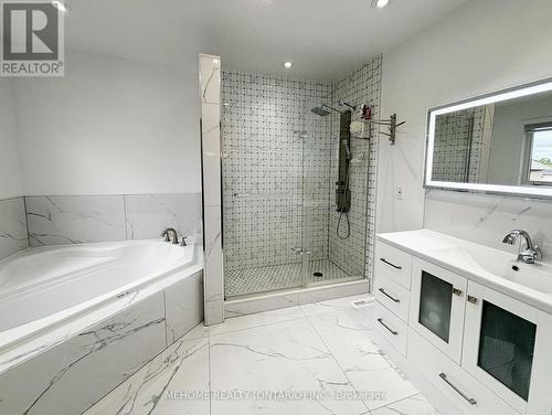 31 Chalone Crescent, Vaughan, ON - Indoor Photo Showing Bathroom