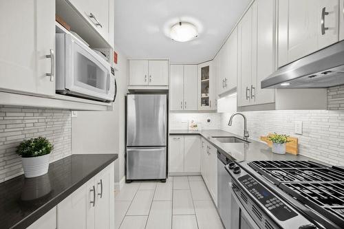 21 Harper Way, Thornhill, ON - Indoor Photo Showing Kitchen With Stainless Steel Kitchen With Upgraded Kitchen