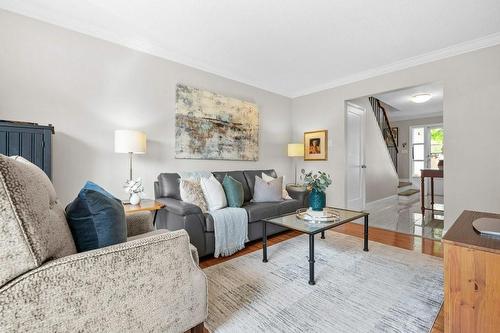 21 Harper Way, Thornhill, ON - Indoor Photo Showing Living Room