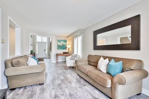 4143 Bianca Forest Drive, Burlington, ON - Indoor Photo Showing Living Room