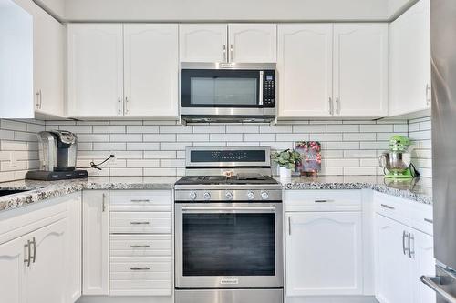 4143 Bianca Forest Drive, Burlington, ON - Indoor Photo Showing Kitchen With Upgraded Kitchen