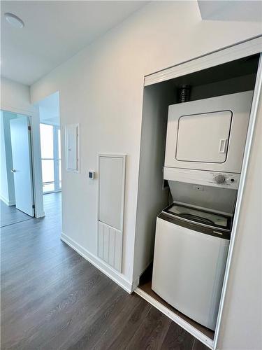 370 Martha Street|Unit #1307, Burlington, ON - Indoor Photo Showing Laundry Room