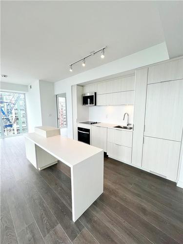 370 Martha Street|Unit #1307, Burlington, ON - Indoor Photo Showing Kitchen