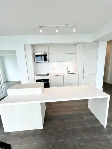 370 Martha Street|Unit #1307, Burlington, ON - Indoor Photo Showing Kitchen