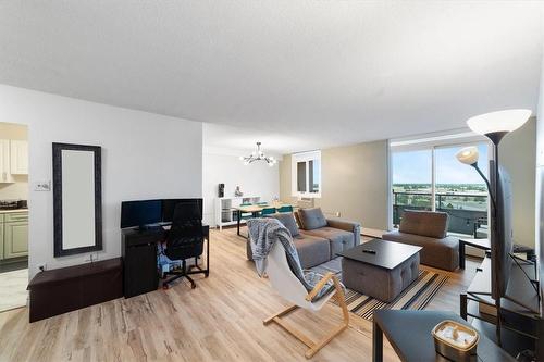 640 West Street|Unit #1101, Brantford, ON - Indoor Photo Showing Living Room