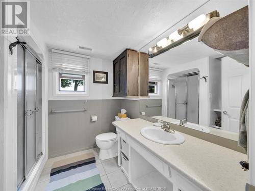 1255 Oxford, Kingsville, ON - Indoor Photo Showing Bathroom
