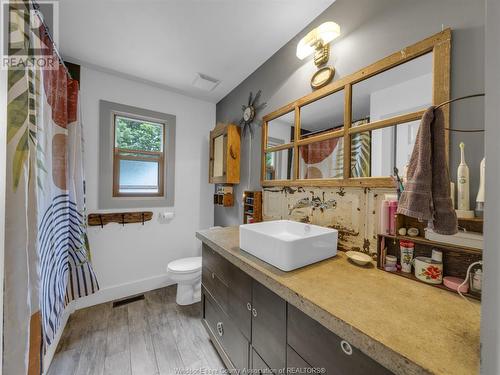 1255 Oxford, Kingsville, ON - Indoor Photo Showing Bathroom