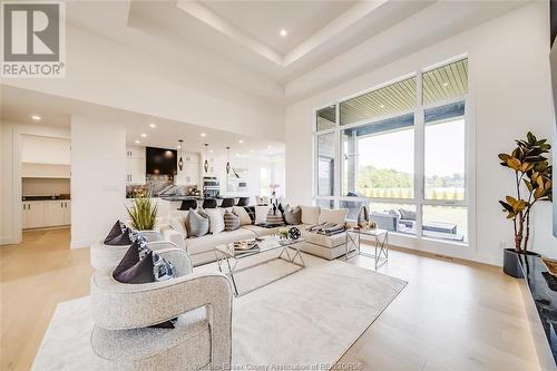 155 Grandview Avenue, Kingsville, ON - Indoor Photo Showing Living Room