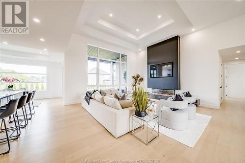 155 Grandview Avenue, Kingsville, ON - Indoor Photo Showing Living Room