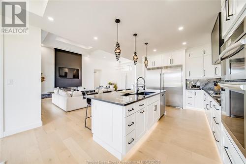 155 Grandview Avenue, Kingsville, ON - Indoor Photo Showing Kitchen With Upgraded Kitchen