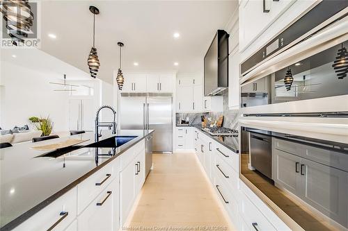 155 Grandview Avenue, Kingsville, ON - Indoor Photo Showing Kitchen With Upgraded Kitchen