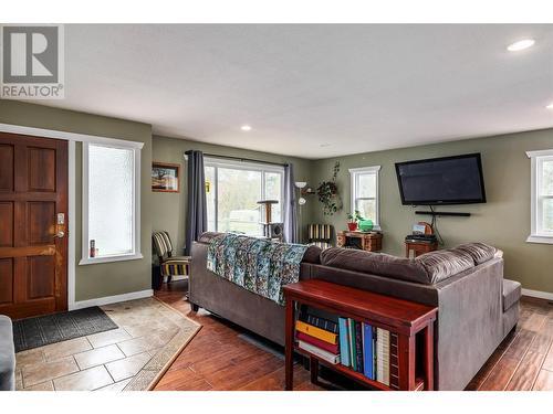 3290 Mcrobbie Road Lot# 95, West Kelowna, BC - Indoor Photo Showing Living Room