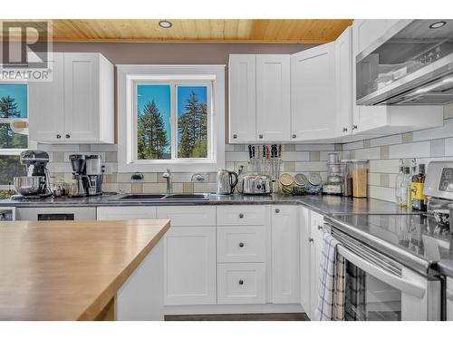 3445 Blythe-Rhone Road, Westbridge, BC - Indoor Photo Showing Kitchen With Double Sink
