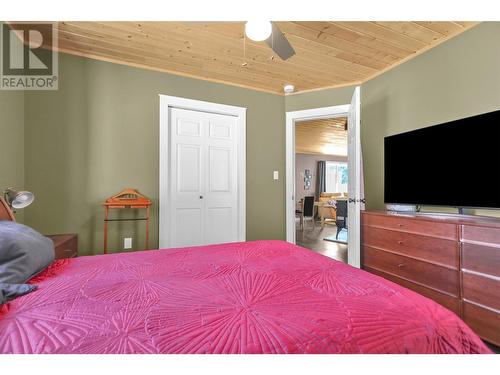 3445 Blythe-Rhone Road, Westbridge, BC - Indoor Photo Showing Bedroom