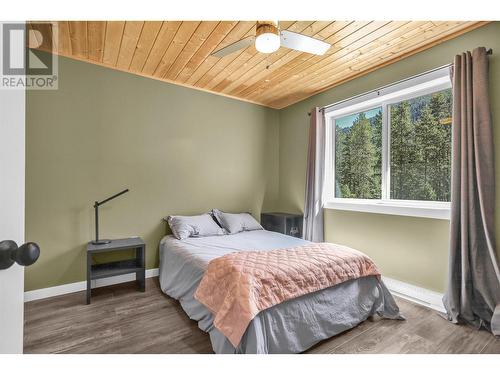 3445 Blythe-Rhone Road, Westbridge, BC - Indoor Photo Showing Bedroom