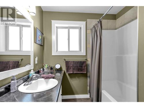 3445 Blythe-Rhone Road, Westbridge, BC - Indoor Photo Showing Bathroom