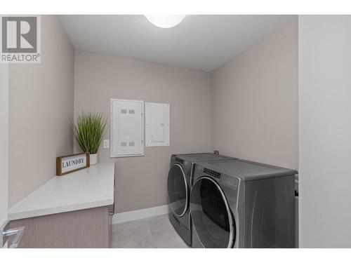 3475 Granite Close Unit# 208, Kelowna, BC - Indoor Photo Showing Laundry Room