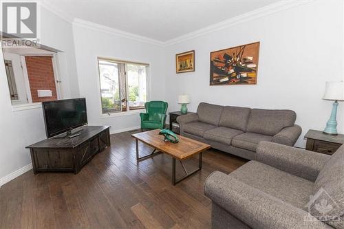 1527 Delia Crescent, Orleans, ON - Indoor Photo Showing Living Room