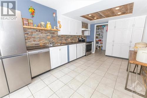 1527 Delia Crescent, Orleans, ON - Indoor Photo Showing Kitchen With Double Sink