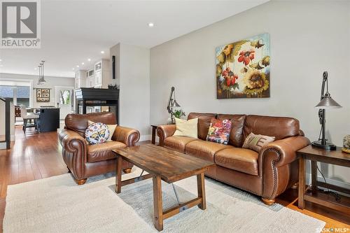 1019B 10Th Street E, Saskatoon, SK - Indoor Photo Showing Living Room