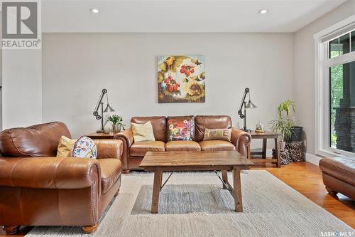 1019B 10Th Street E, Saskatoon, SK - Indoor Photo Showing Living Room