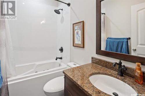 1019B 10Th Street E, Saskatoon, SK - Indoor Photo Showing Bathroom