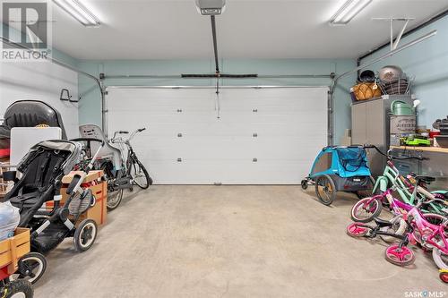 1019B 10Th Street E, Saskatoon, SK - Indoor Photo Showing Garage