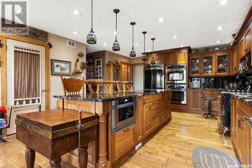 40 James Bay, Lumsden, SK - Indoor Photo Showing Kitchen With Upgraded Kitchen