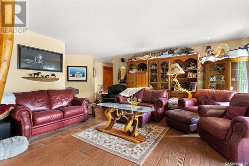 40 James Bay, Lumsden, SK - Indoor Photo Showing Living Room