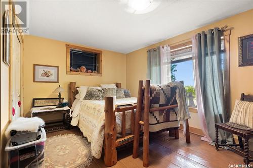 40 James Bay, Lumsden, SK - Indoor Photo Showing Bedroom