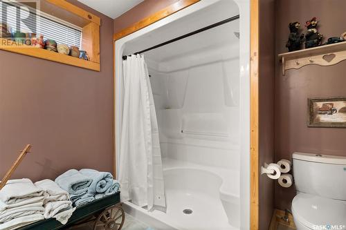 40 James Bay, Lumsden, SK - Indoor Photo Showing Bathroom