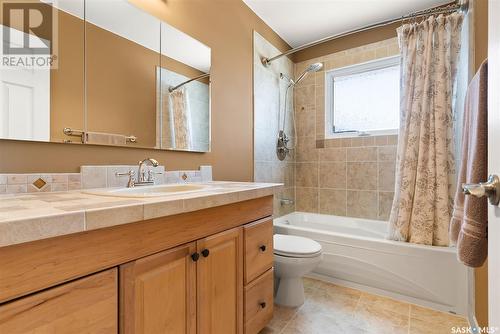 163 Bothwell Crescent, Regina, SK - Indoor Photo Showing Bathroom