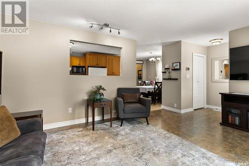 163 Bothwell Crescent, Regina, SK - Indoor Photo Showing Living Room