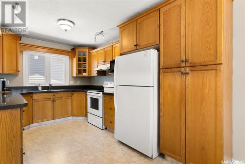 163 Bothwell Crescent, Regina, SK - Indoor Photo Showing Kitchen