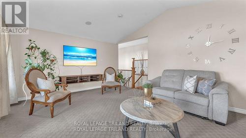 1781 Kyle Court, London, ON - Indoor Photo Showing Living Room