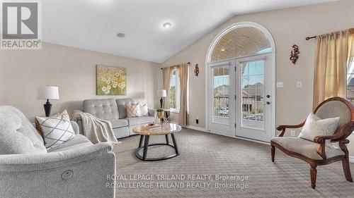 1781 Kyle Court, London, ON - Indoor Photo Showing Living Room