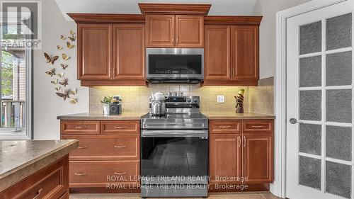 1781 Kyle Court, London, ON - Indoor Photo Showing Kitchen