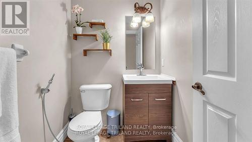 1781 Kyle Court, London, ON - Indoor Photo Showing Bathroom