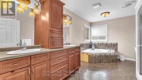 1781 Kyle Court, London, ON - Indoor Photo Showing Bathroom