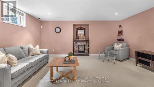 1781 Kyle Court, London, ON - Indoor Photo Showing Living Room With Fireplace