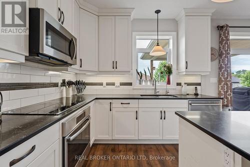 8 Brookfield Avenue, Ingersoll (Ingersoll - South), ON - Indoor Photo Showing Kitchen